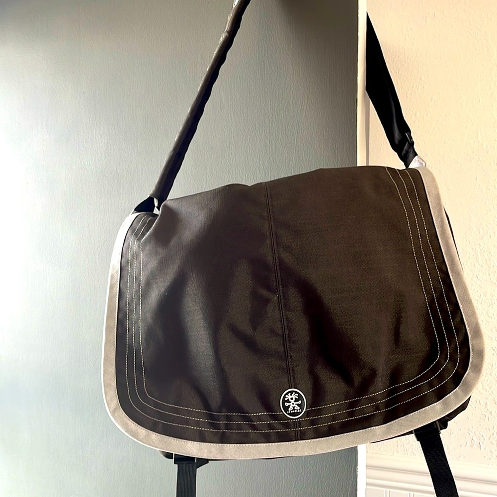 Crumpler Super Boomer XL messenger bag